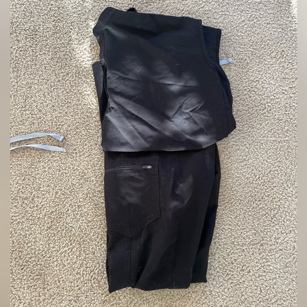 SET!! Figs scrubs….Both size large. Zamora joggers and Rafaela top.